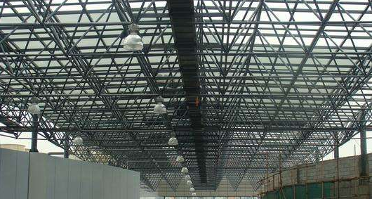 渝北听网架公司的名目师阐述其网架的季节个性